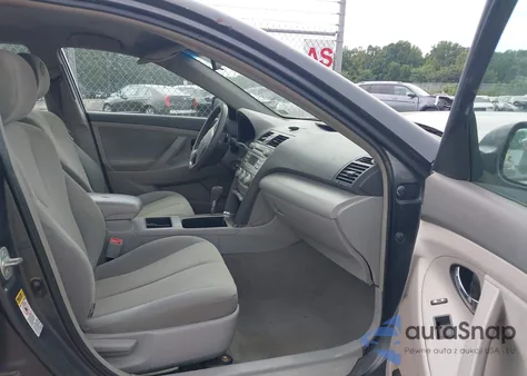 2009 Toyota Camry Le z USA, uszkodzony, nr VIN 4T1BE46K49U898016